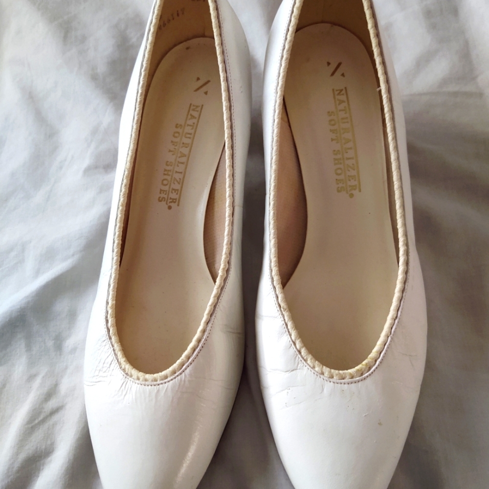 Ladies pumps